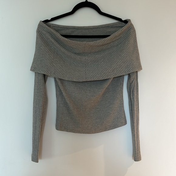 NWT Urban Outfitters off shoulder sweater - Picture 2 of 4